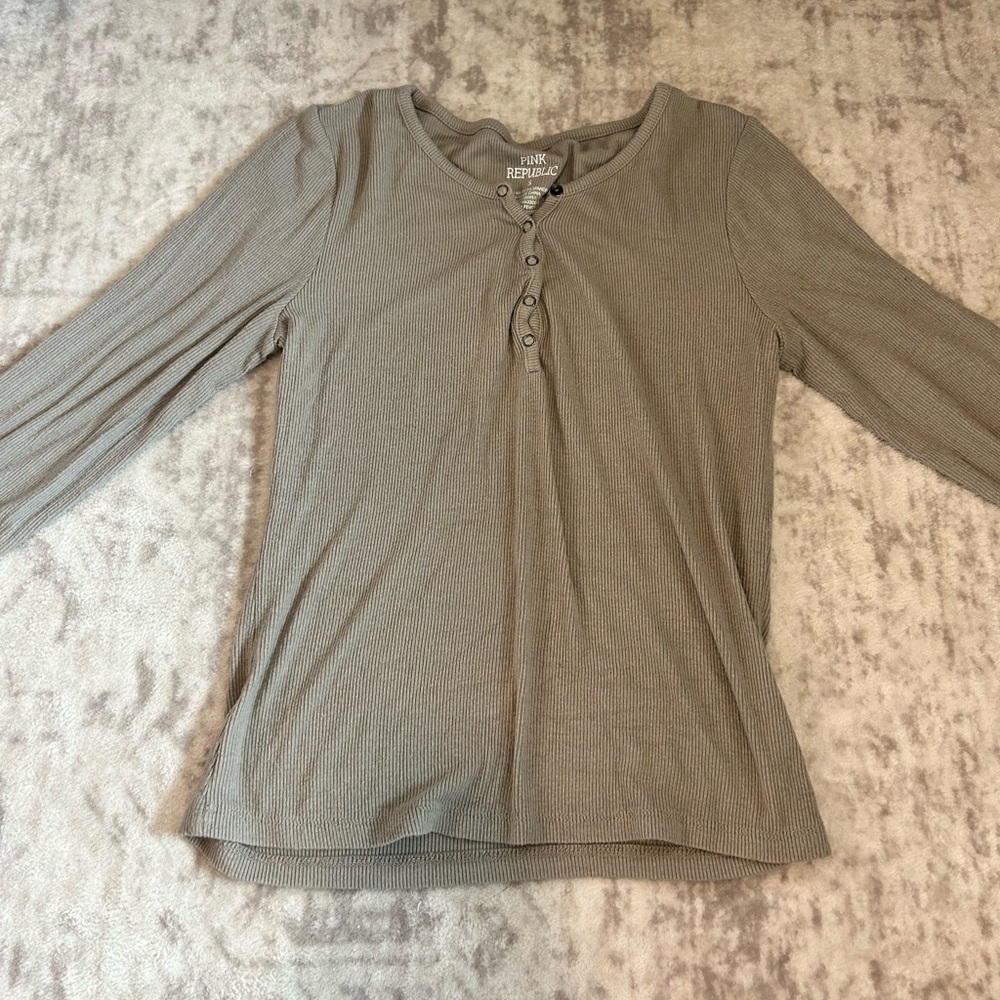 Pink Republic Long Sleeve Tee in Taupe